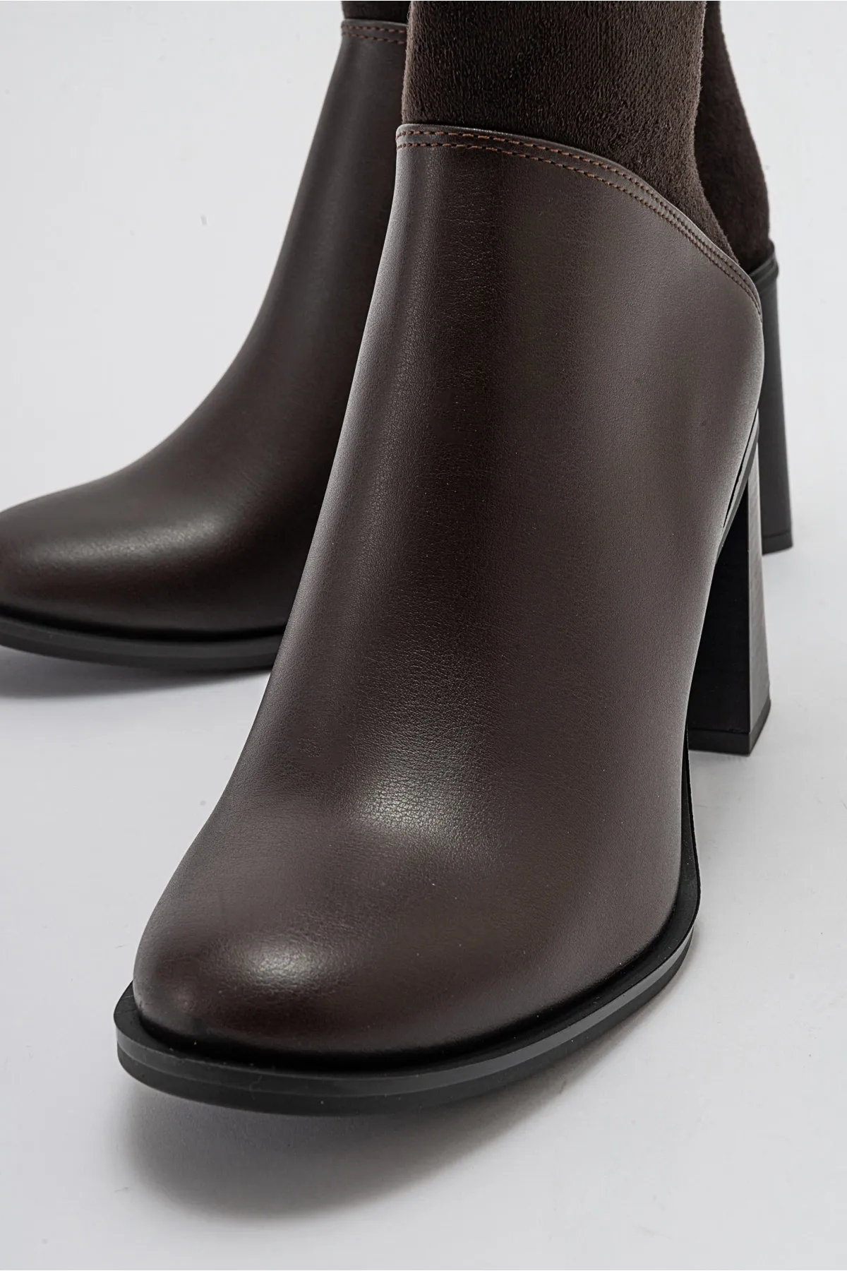 LuviShoes  ROPA Braune Damen-Stiefel mit Absatz