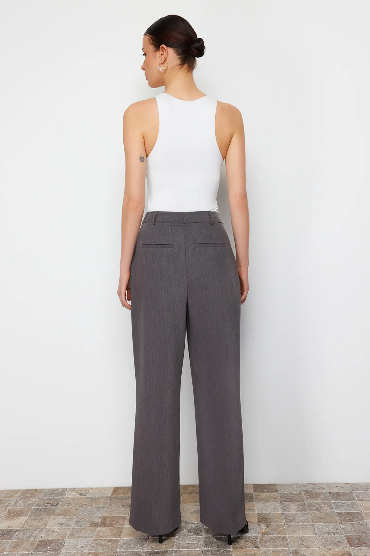 Trendyol Collection  Graue Webhose mit weitem Bein und Kreuzverschluss TWOSS24PL00112