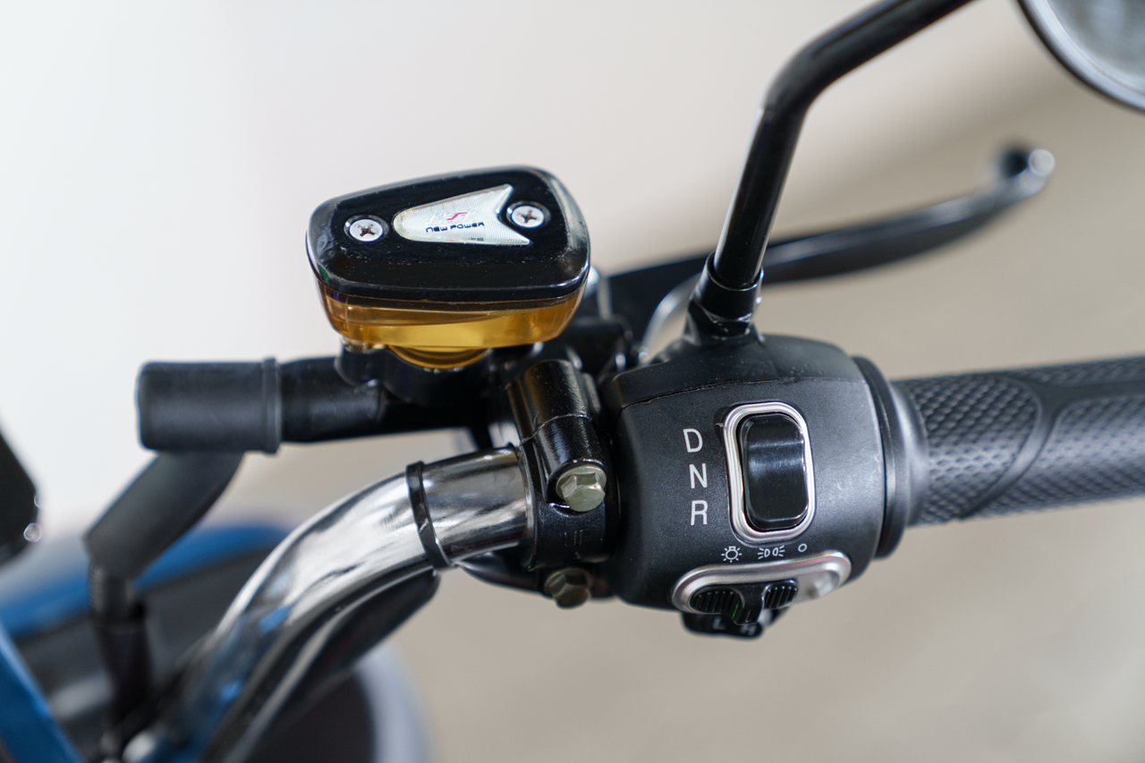 Stormborn R5 Elektro-Dreiradroller 25 km/h - blau