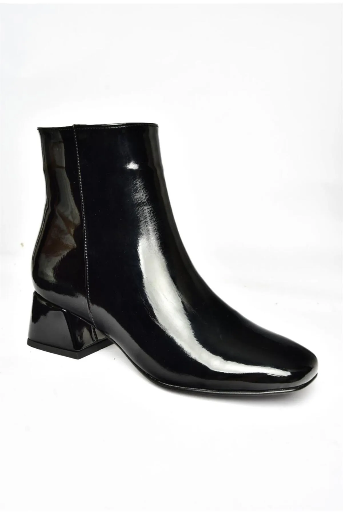Fox Shoes  R654012408 Damenstiefel aus schwarzem Lackleder mit dickem Absatz