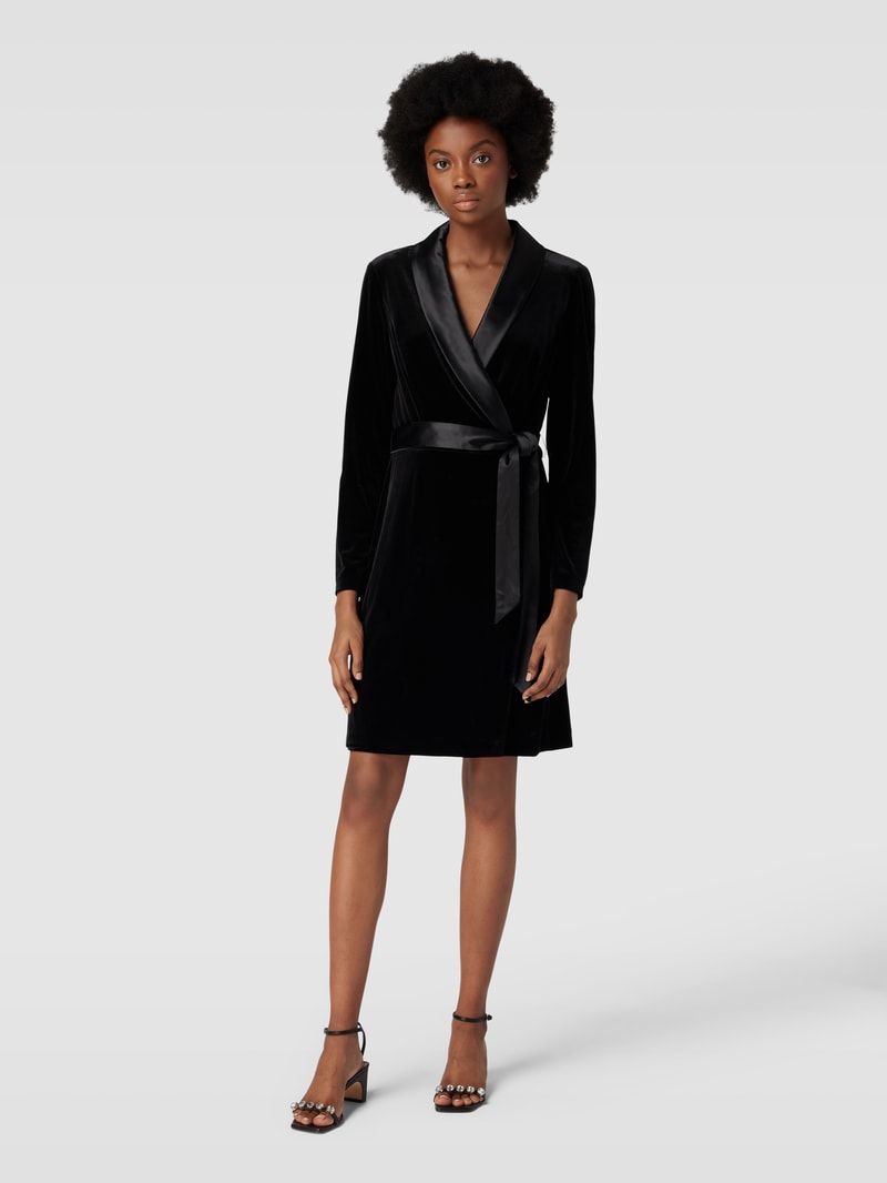 Knielanges Cocktailkleid mit Taillengürtel in schwarz