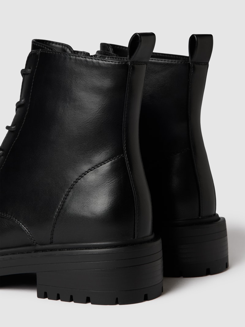 Bikerboots mit seitlichem Reißverschluss Modell 'Bold' in schwarz