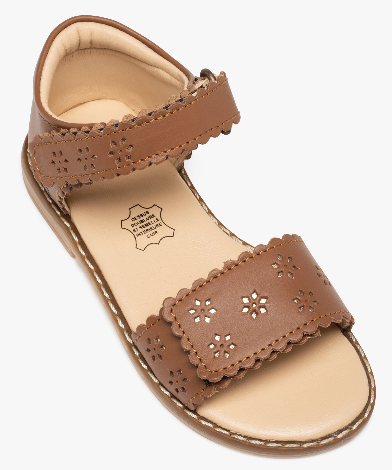 Sandales fille dessus cuir perforé à talon fermé – NA! camel | GEMO