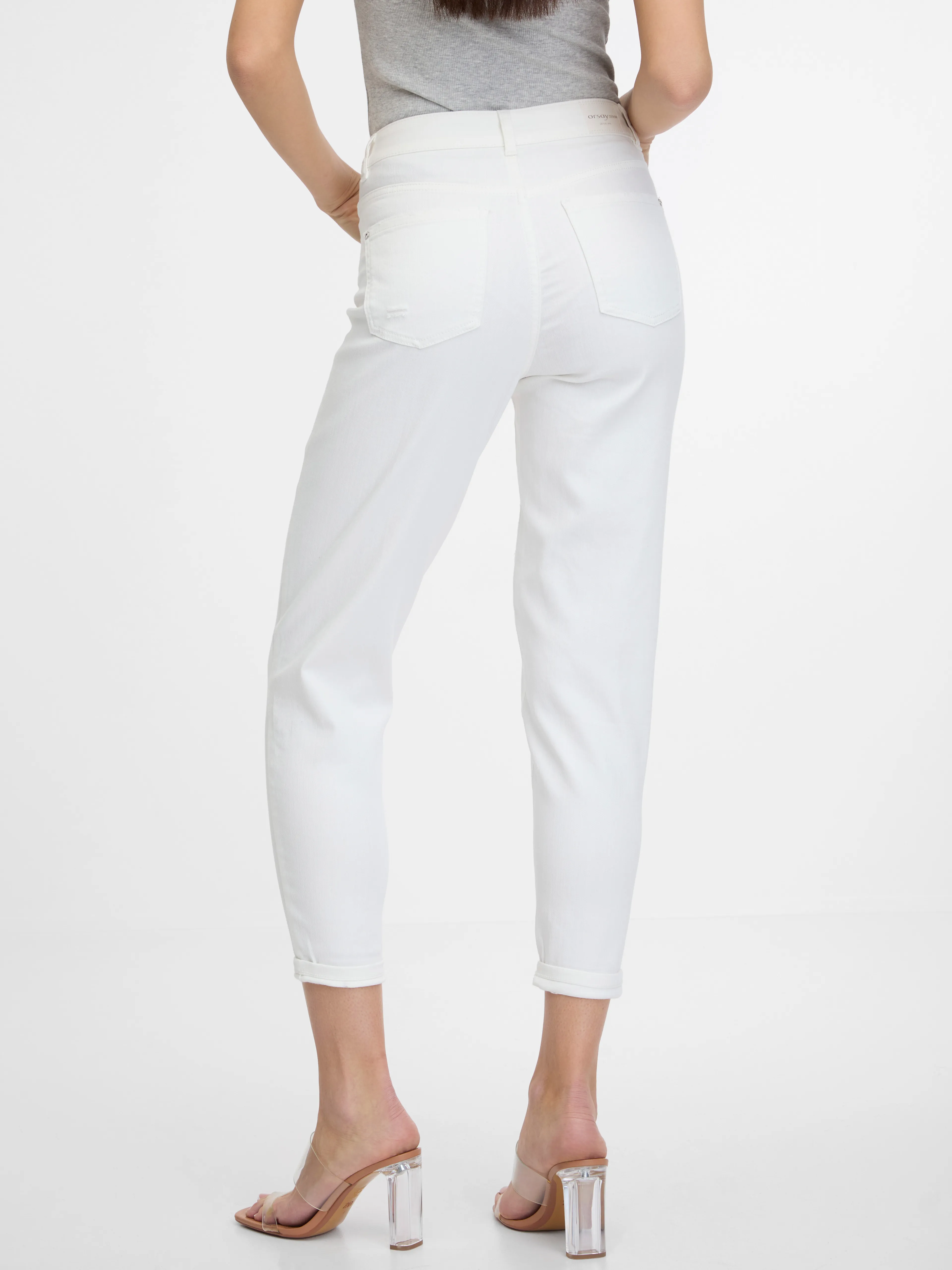 Weiße Cropped Mom Fit Damenjeans ORSAY