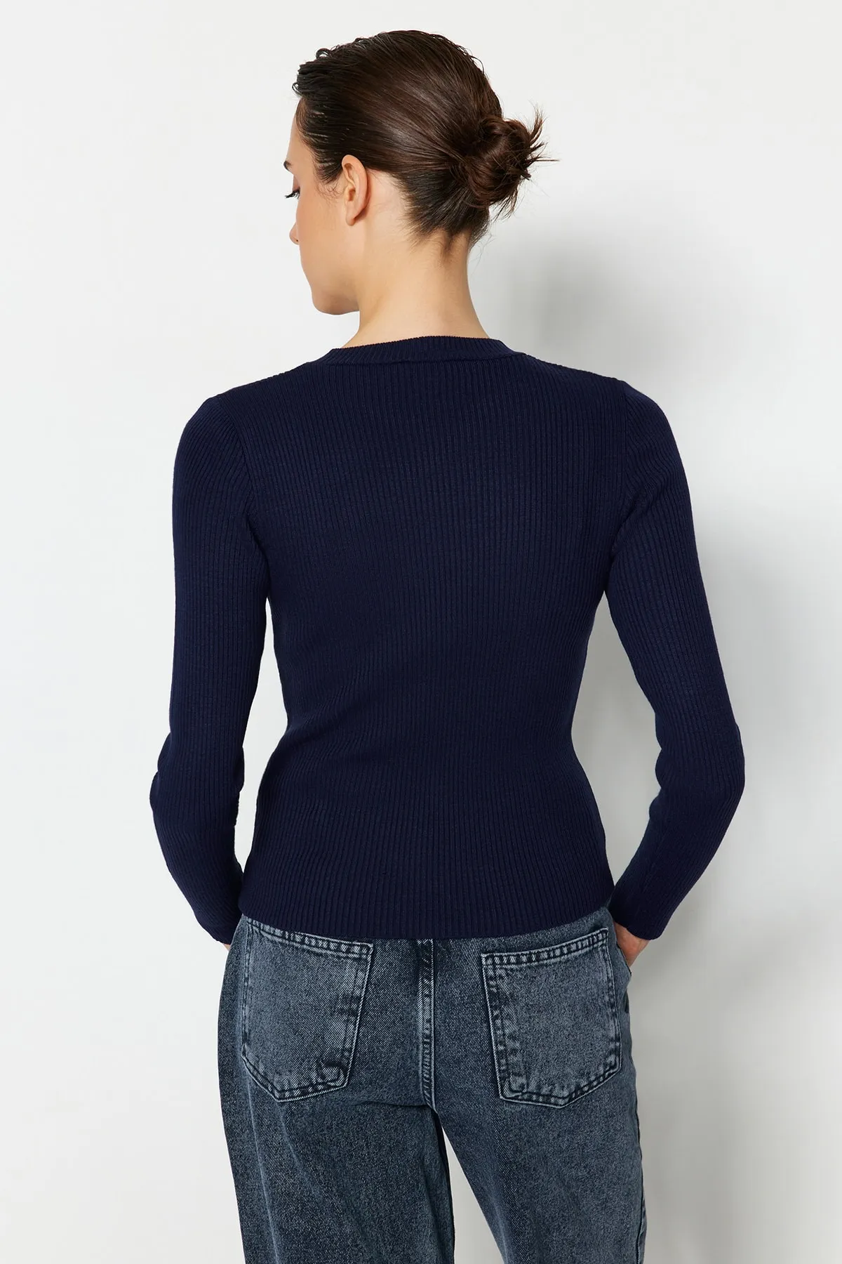Trendyol Collection  Marineblauer Basic Strickpullover mit Kordelzug TWOAW22KZ1708