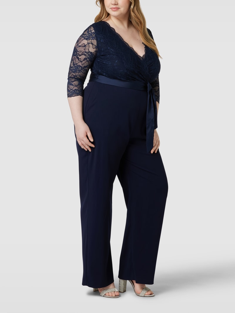 PLUS SIZE Jumpsuit mit Spitzenbesatz in marineblau