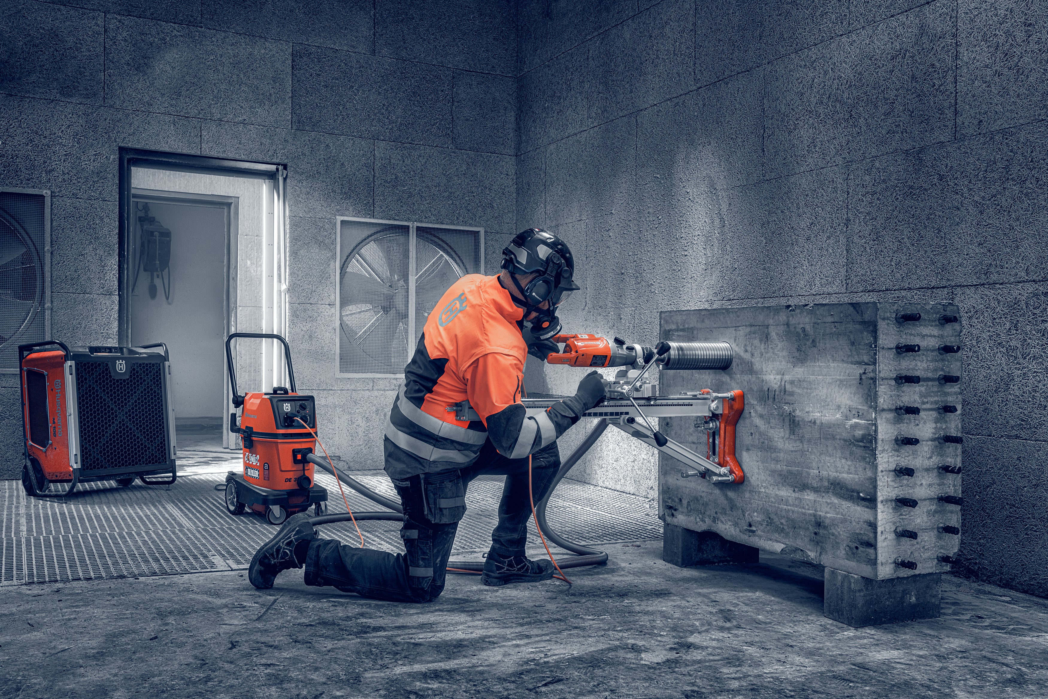 Husqvarna 970804601 DE 35H Sesalnik za mokro in suho sesanje 230V