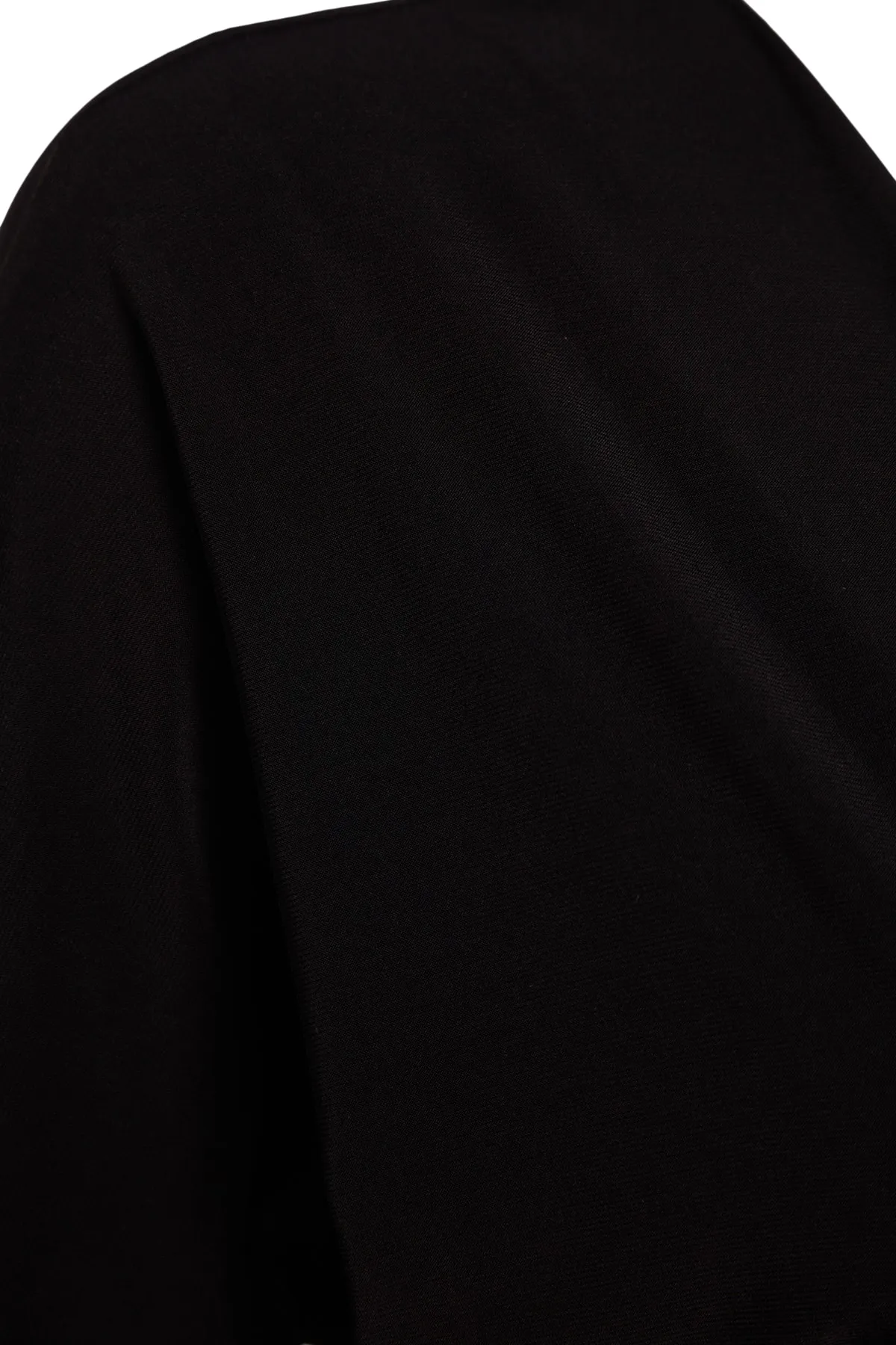 Trendyol Collection  Schwarzes, eng anliegendes, flexibles Midi-Strickkleid mit Fledermausärmeln TWOAW24EL00198