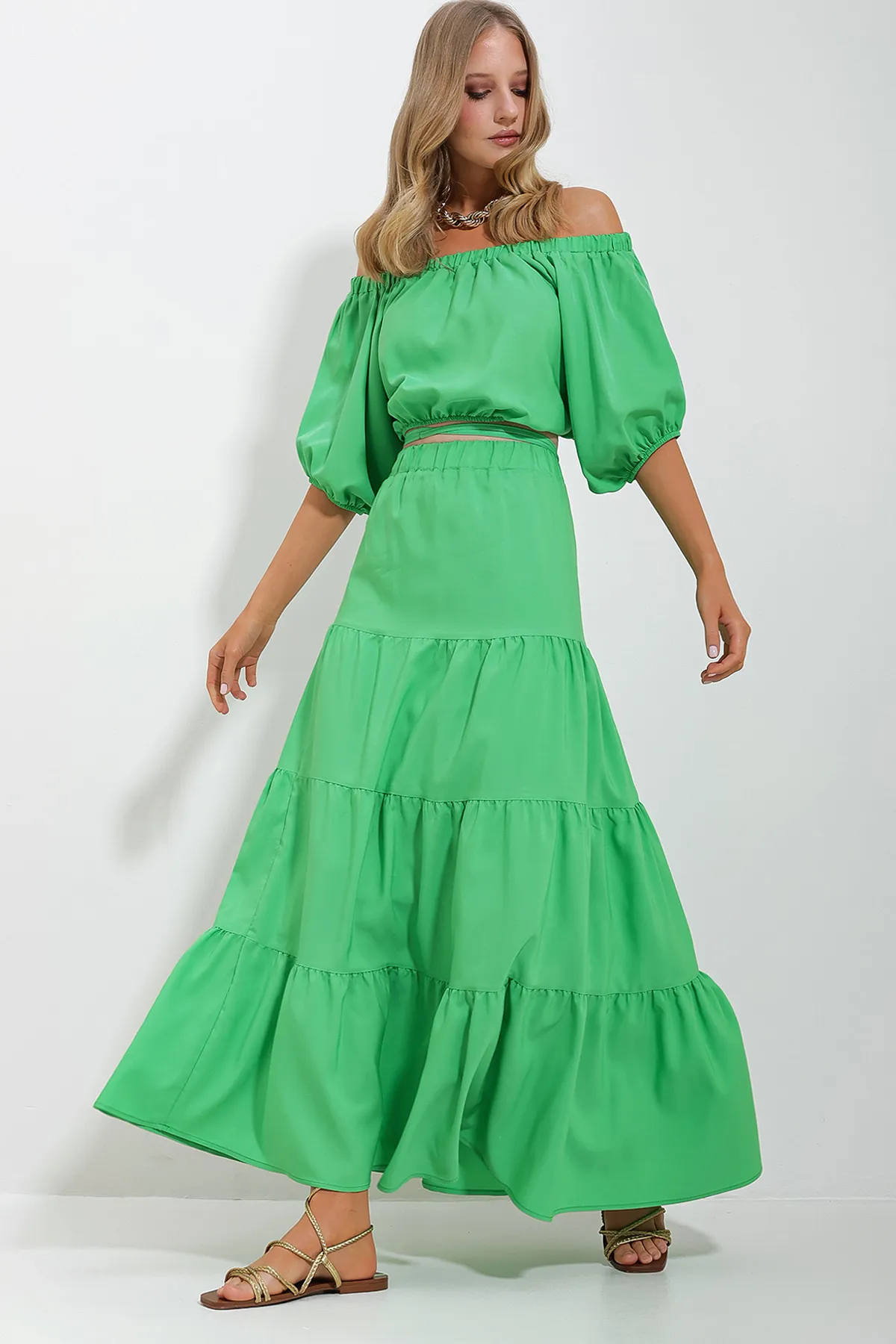 Trend Alaçatı Stili  Grüne kurze Bluse mit Madonna-Kragen und gerafftem, gefüttertem Rock aus Popeline für Damen ALC-X11649