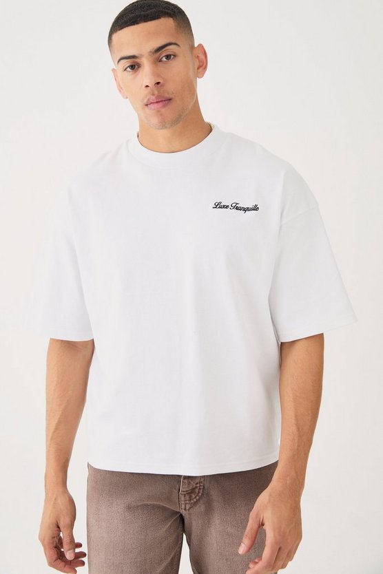Kastiges Oversize T-Shirt mit Stickerei