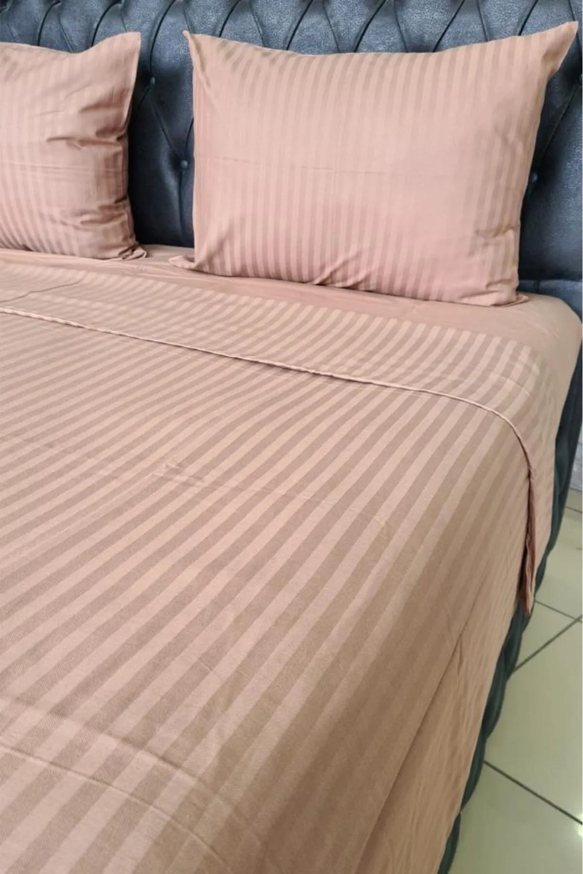 Çeyiz Diyarı  Satin-Elegantes Dobby-Doppelbettbezug-Set in Braun