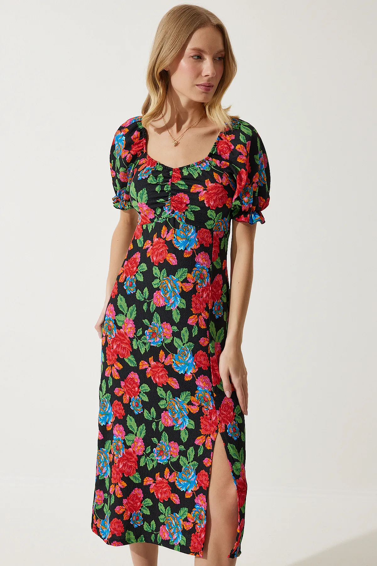 Happiness İstanbul  Rotes Sommerkleid aus Viskose mit elastischem Carmenkragen für Damen MC00172
