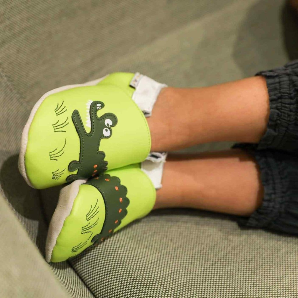 Lait et Miel Croc'savane Krabbelschuhe mit Krokodil