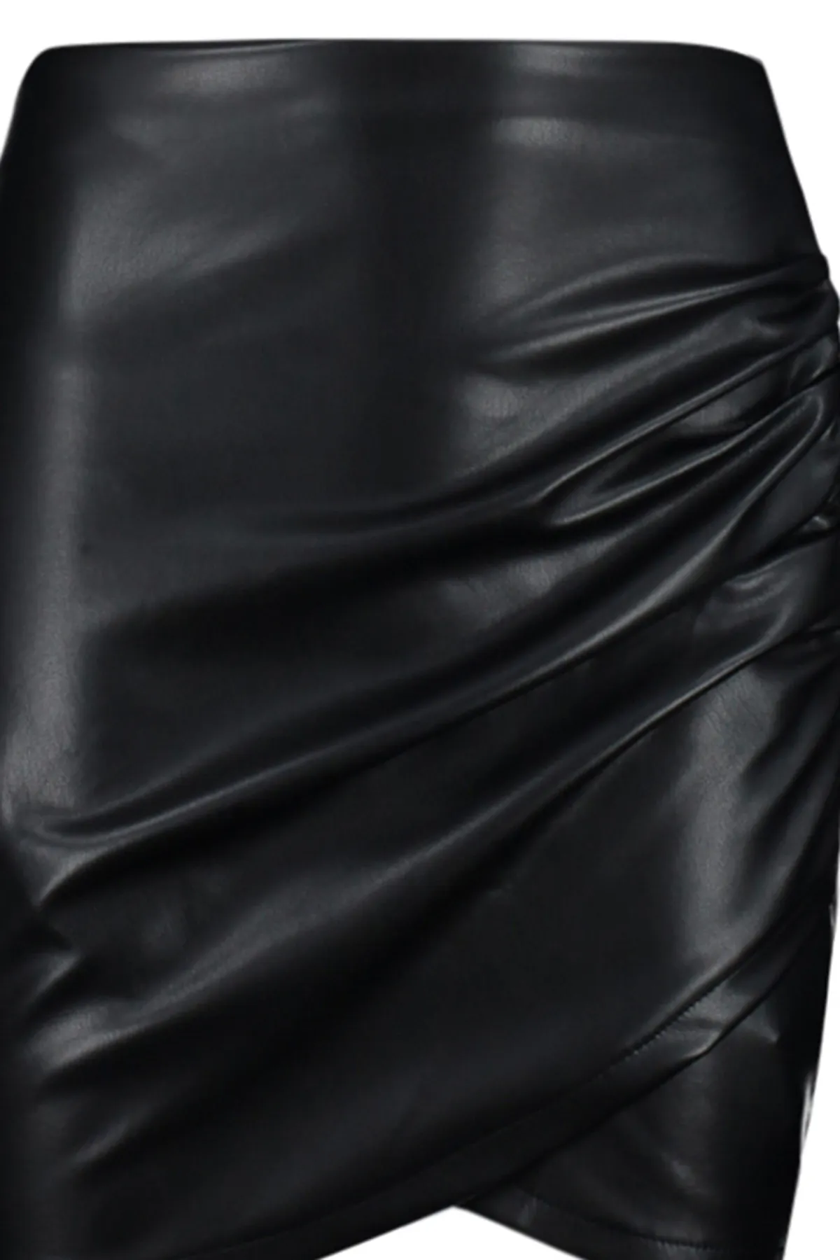 Trendyol Collection  Schwarzer, drapierter, figurbetonter Minirock aus Kunstleder mit hoher Taille TWOAW24ET00156