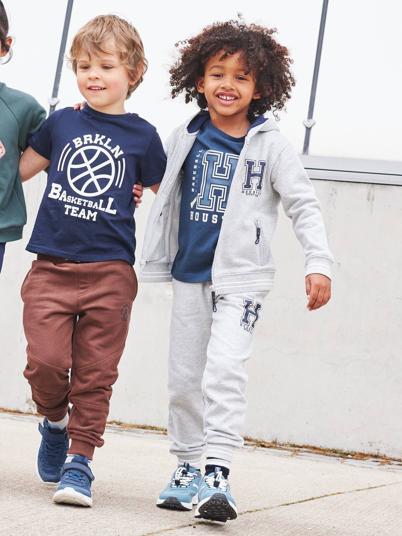 Sweat zippé à capuche sport garçon. gris chiné