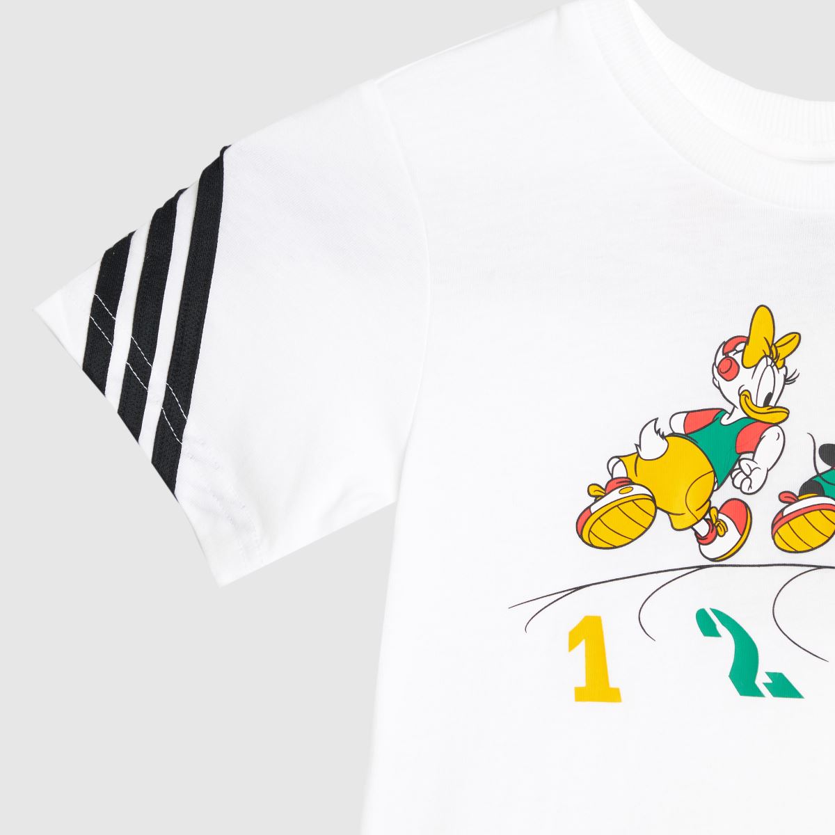 adidas gyerek Disney póló fehér és fekete színben