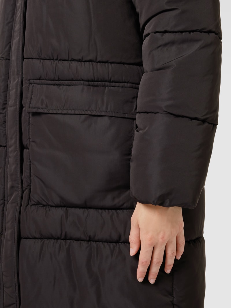 Steppmantel mit Kapuze in schwarz