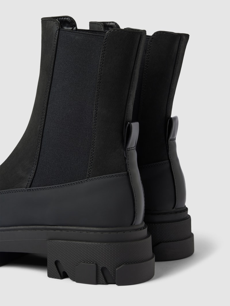 Chelsea Boots mit Logo-Detail Modell 'ONLTOLA' in schwarz