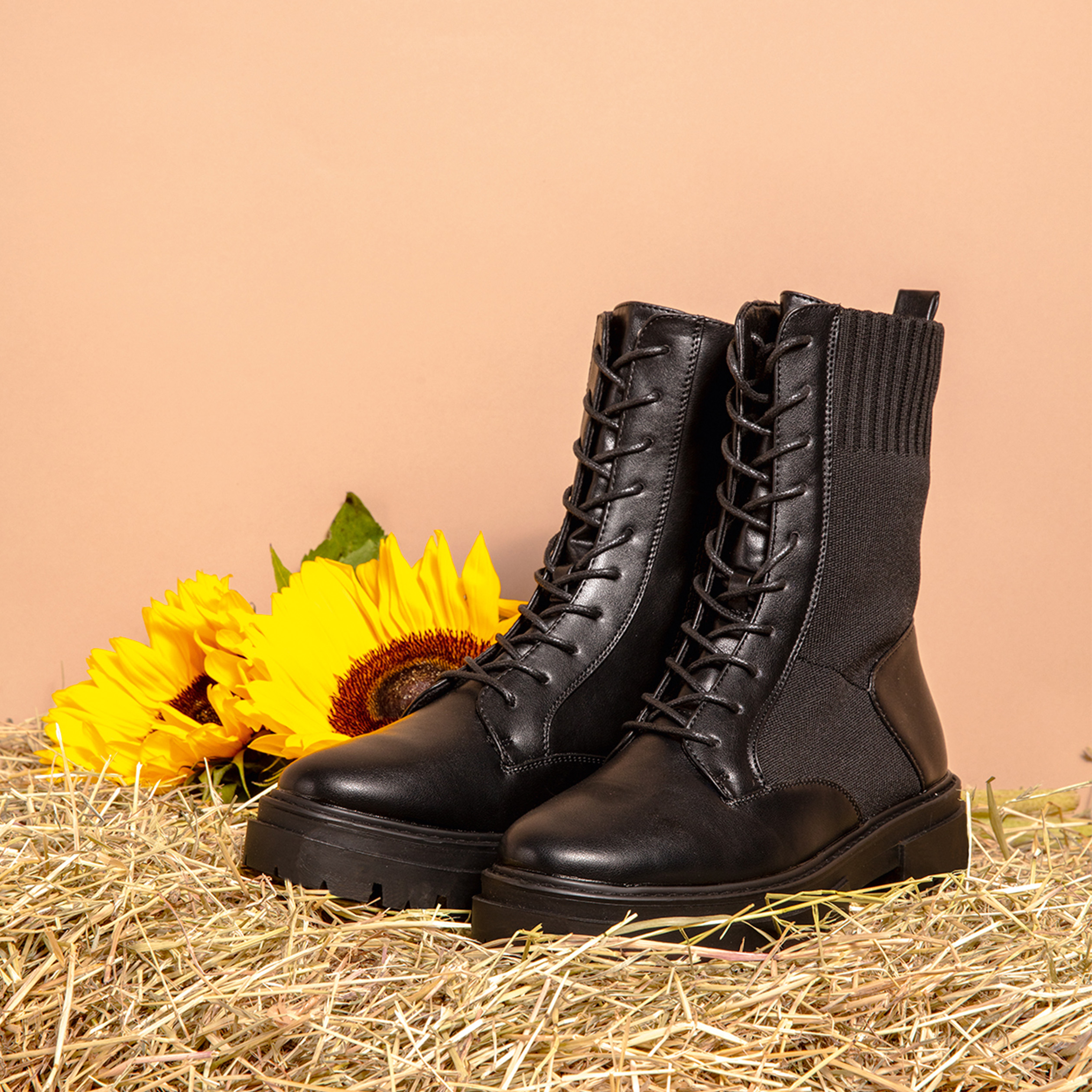 Bottines forme chaussette à lacets noir femme | La Halle