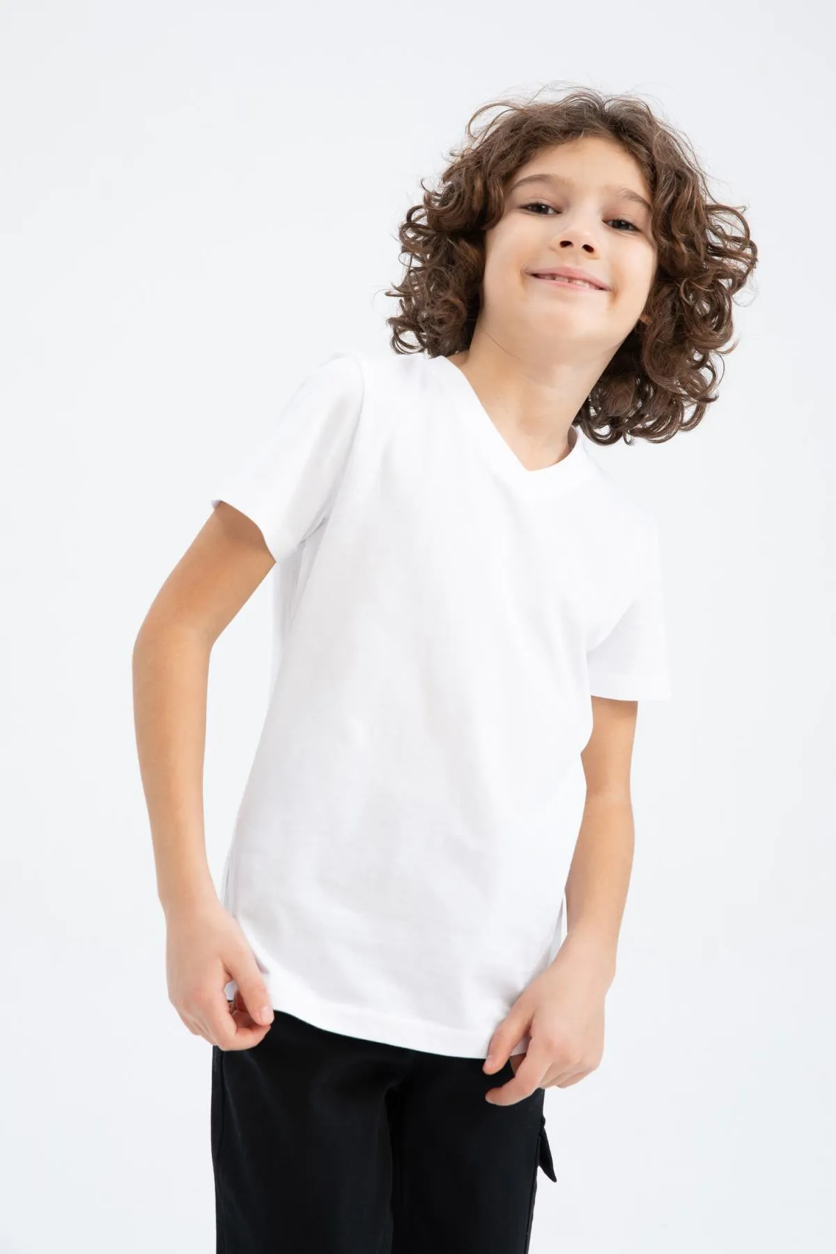 DeFacto  Kurzarm-T-Shirt mit V-Ausschnitt für Jungen K1693a623sm