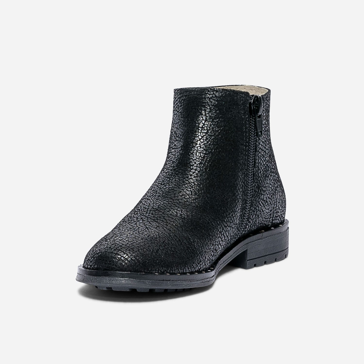 Boots noir craquelé avec trépointe cloutée