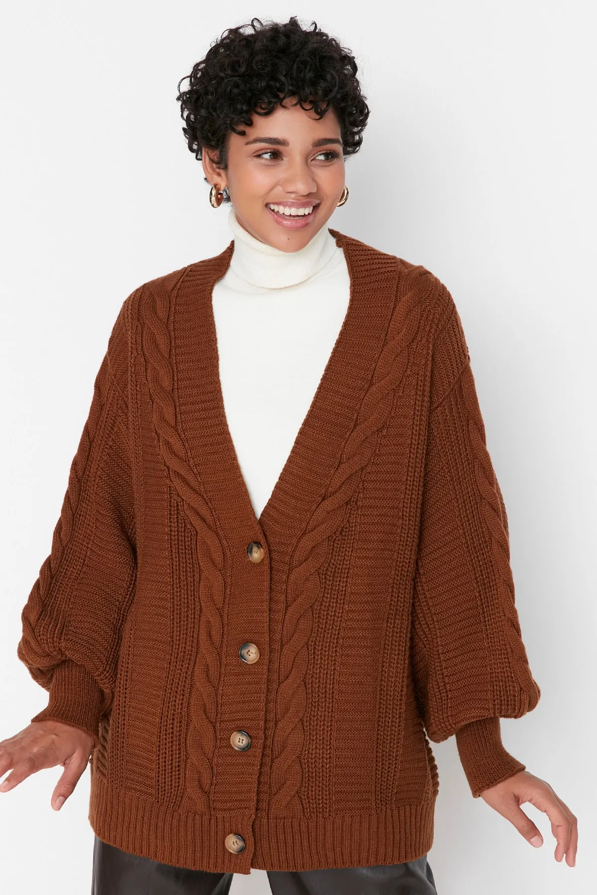 Trendyol Modest  Braune geflochtene Strickjacke mit lockerem Schnitt TCTAW22TH0002