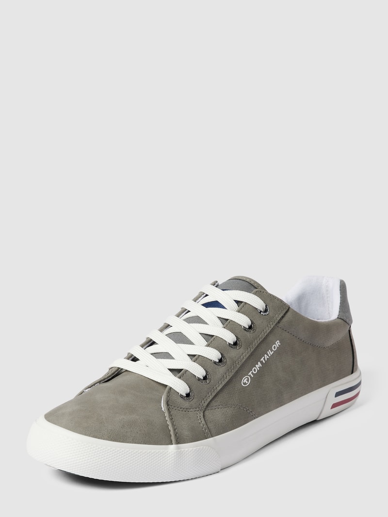 Sneaker mit Label-Details in hellgrau