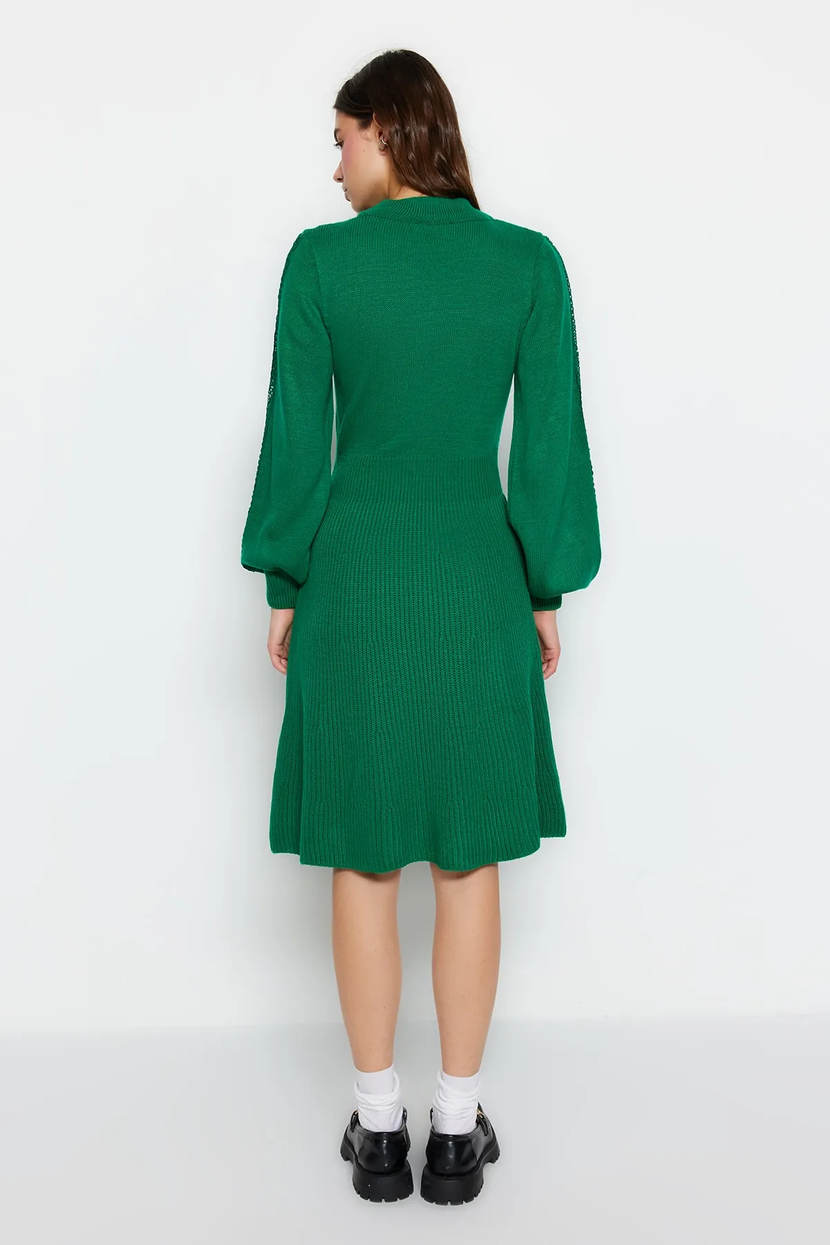 Trendyol Collection  Grünes Mini-Spitzenkleid aus Strick TWOAW22EL0011