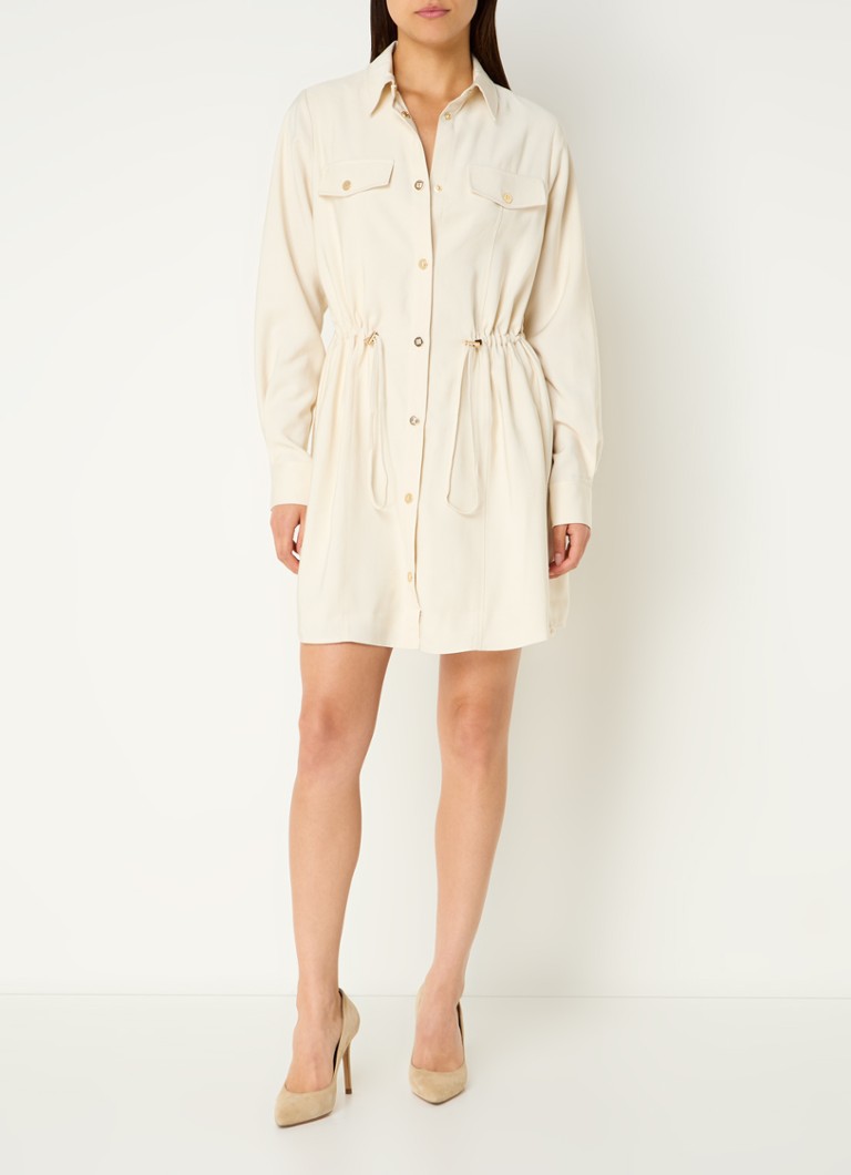 Abito corto a blusa con tasche sul petto di Nikkie Dundee