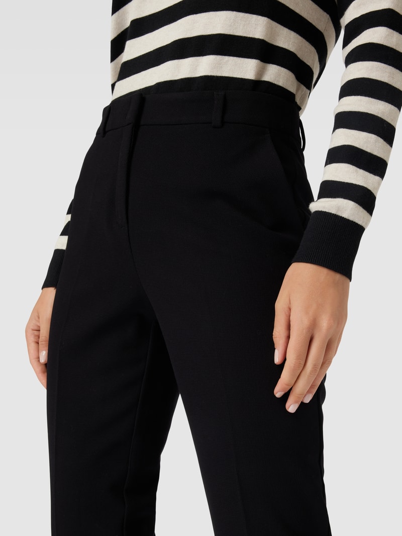 Bundfaltenhose mit Gesäßtaschen in schwarz