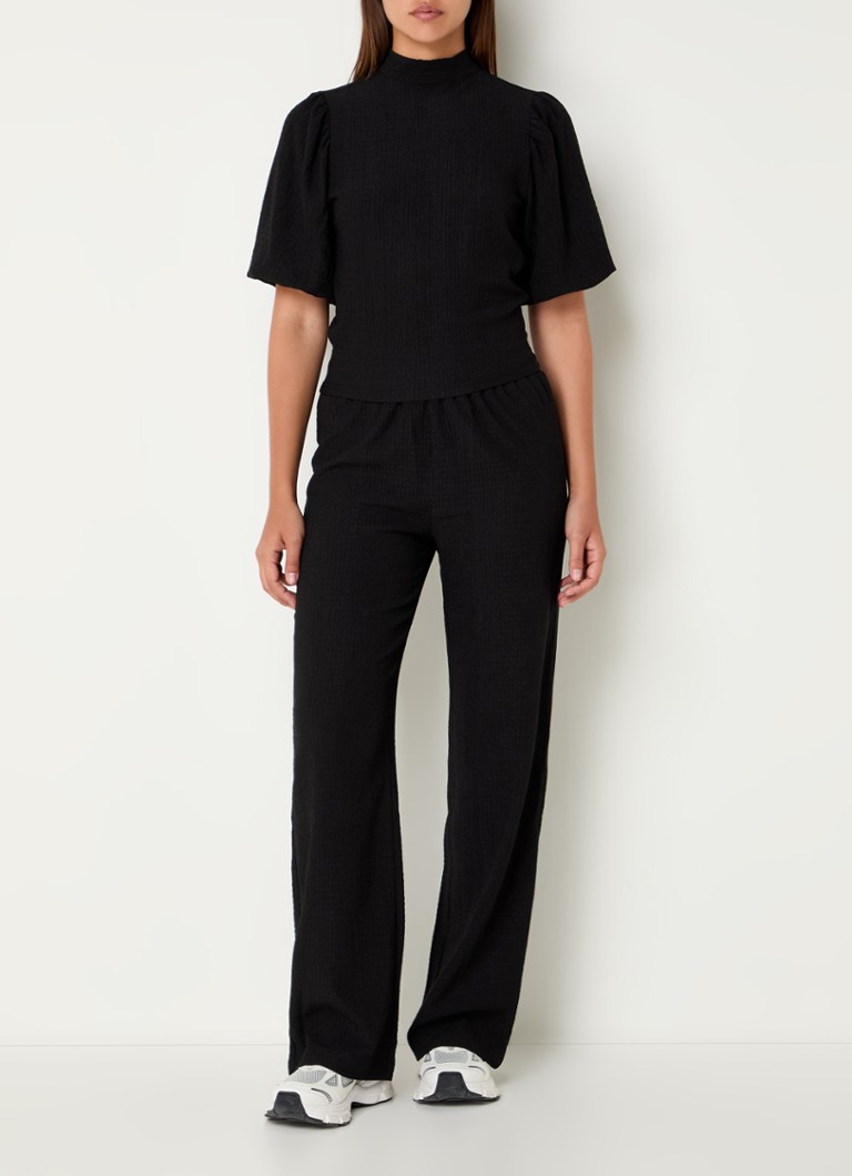 Pantaloni Nova a vita alta e gamba larga con texture raffinata.