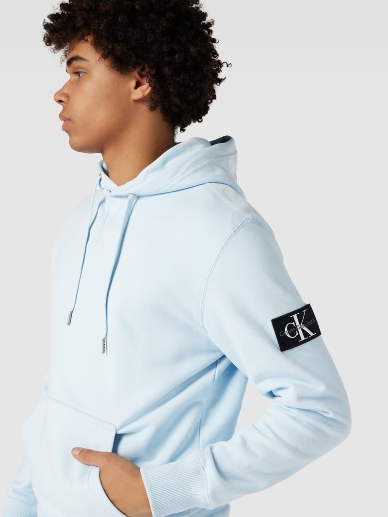 Hoodie mit Label-Detail in hellblau