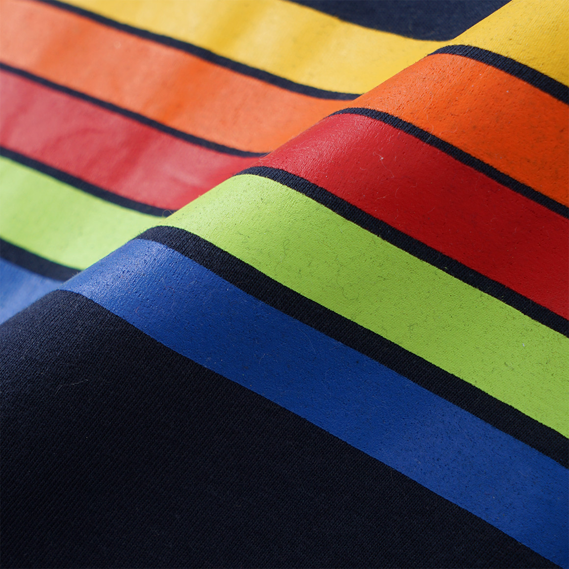 Jungen Langarmshirt mit Regenbogenstreifen