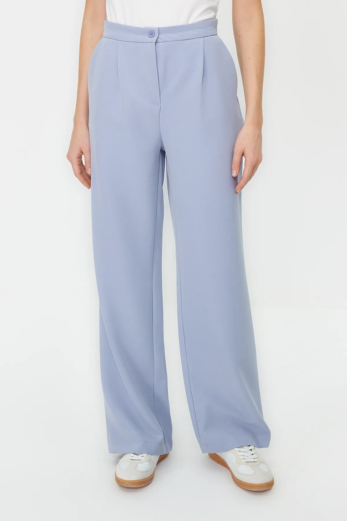 Trendyol Collection  Hellblaue Hose mit weitem Bein TWOAW22PL0139