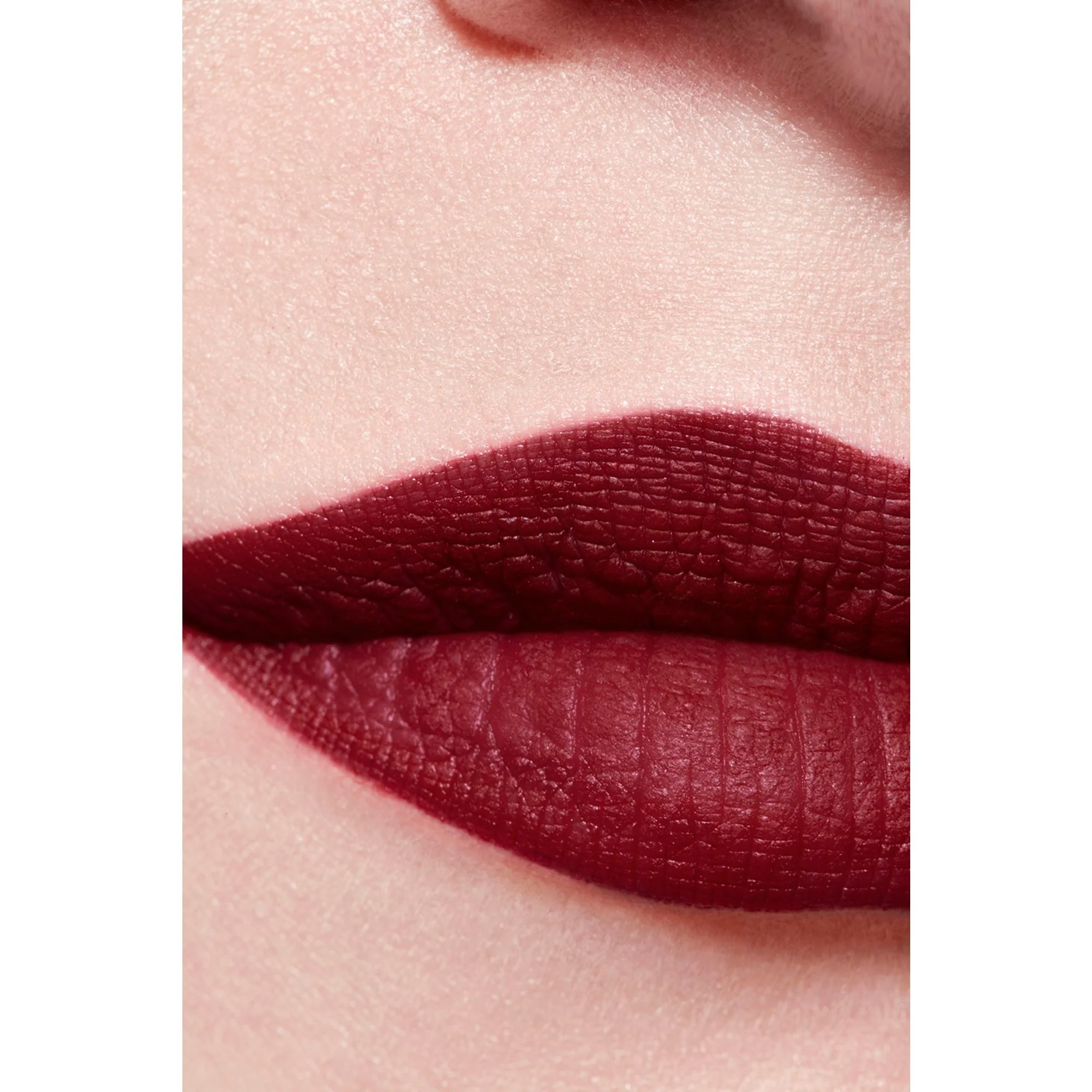 ROUGE ALLURE VELVET - DEN LYSENDE FLØJLSBØDE LÆBESTIF