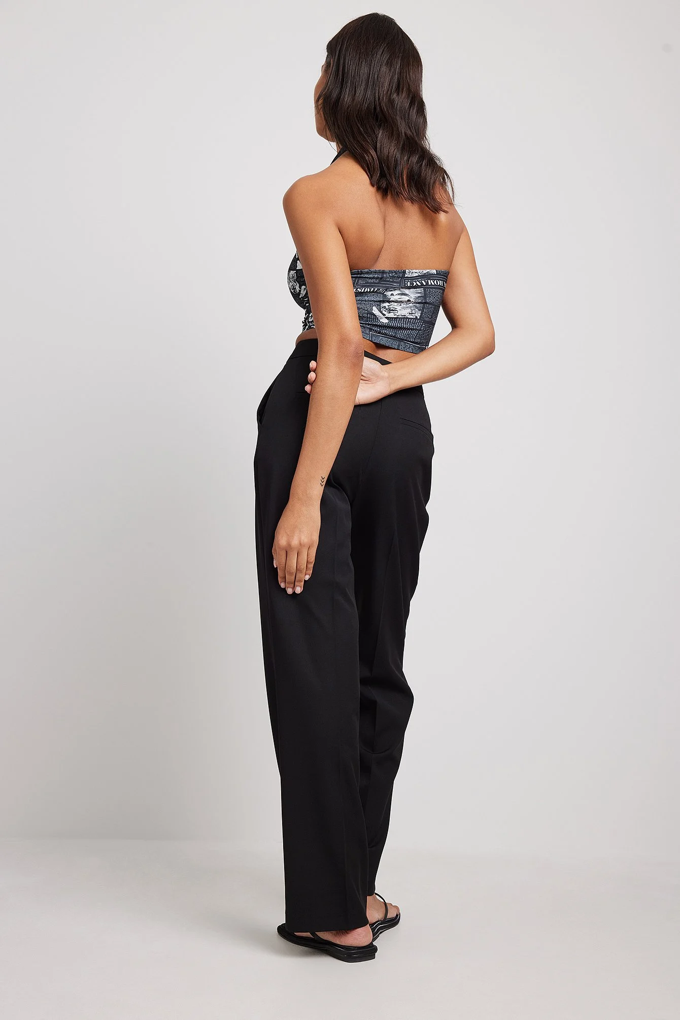 Neckholder-Singlet mit Cut-Out-Detail