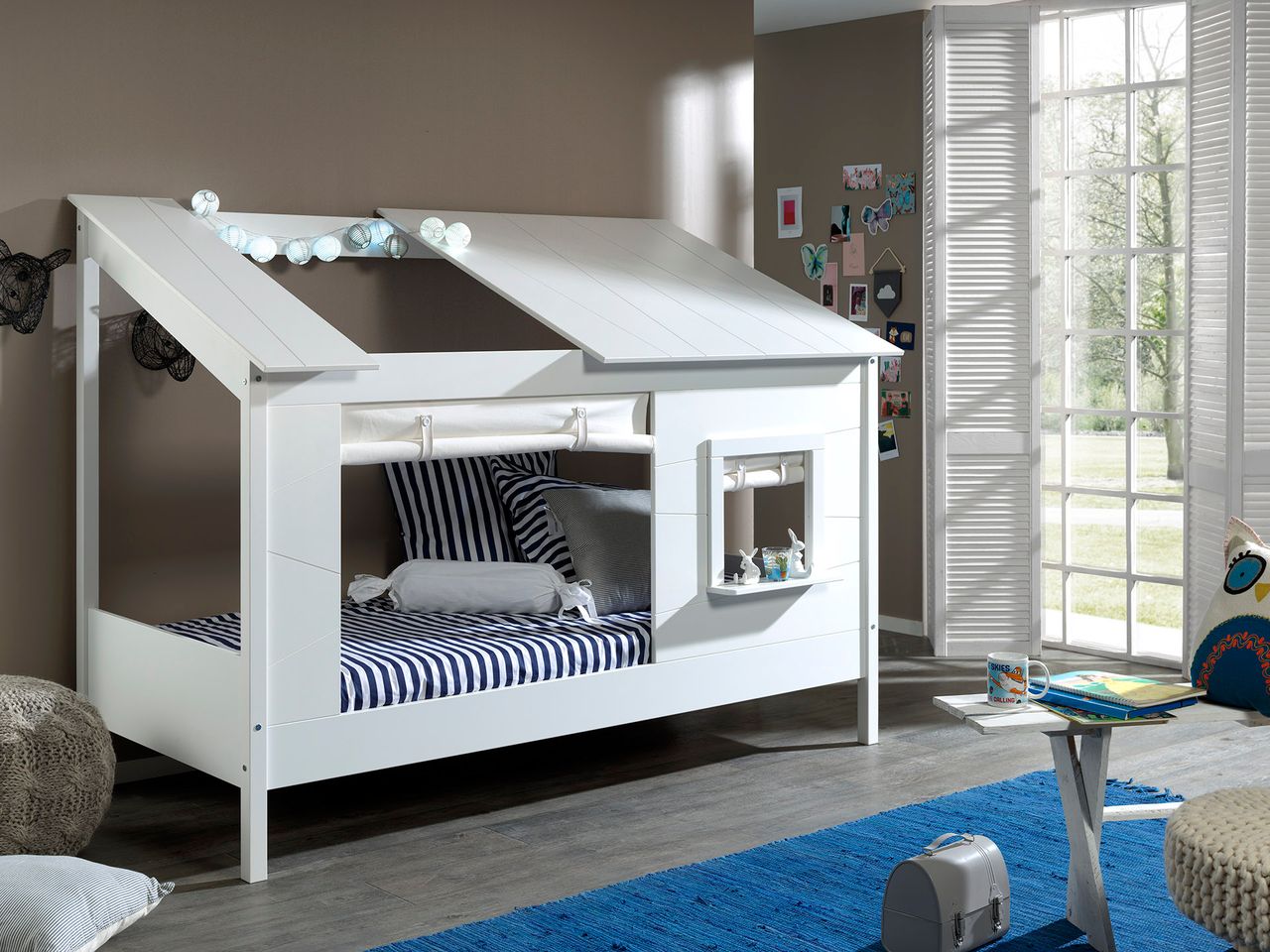 VIPACK Baumhaus Bett 90 x 200 cm Liegefläche, inkl. Vorhang Set, offenes Dach in Weiß