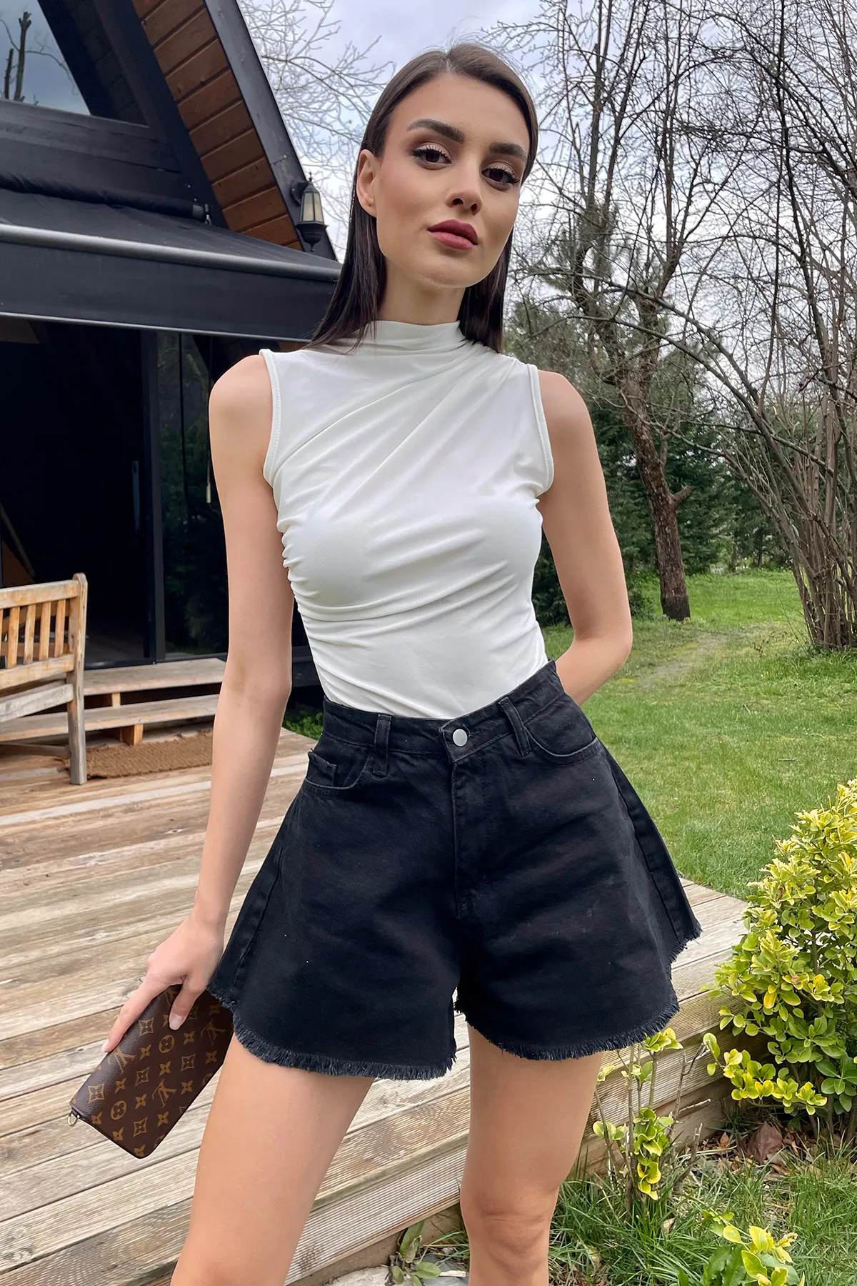 Trend Alaçatı Stili  Weiße, schulterfreie, drapierte, ärmellose Sandy-Bluse für Damen in Weiß ALC-X10021