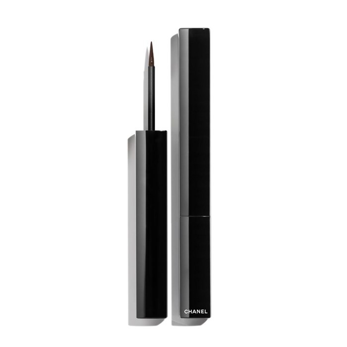 HOCHPRÄZISER FLÜSSIGER EYELINER - LANGANHALTEND UND WASSERFEST