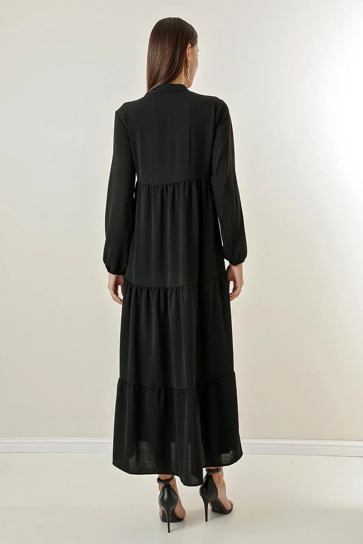 By Saygı  Langes Hijab-Kleid mit Kragen und Schnürung