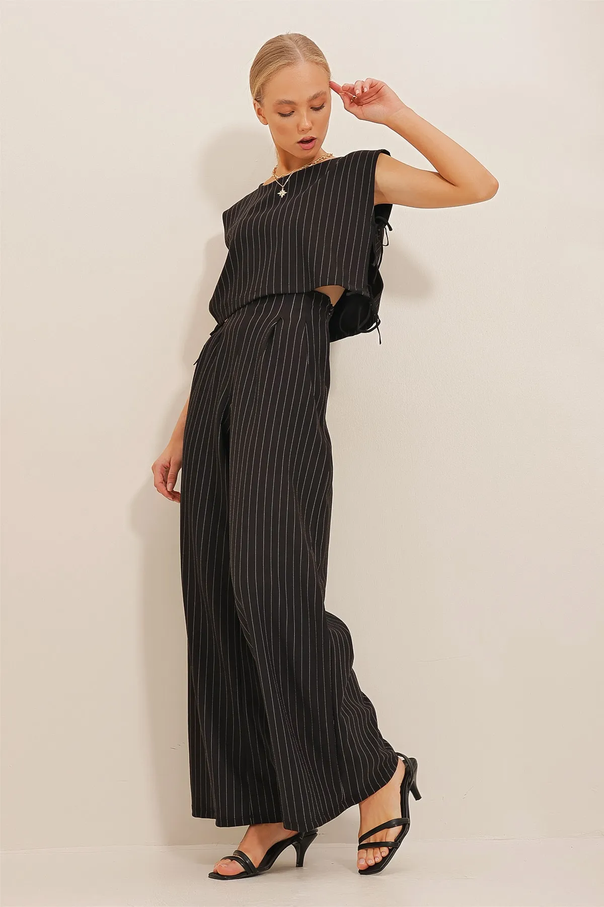 Trend Alaçatı Stili  Schwarzes Crop-Top und Palazzo-Hose mit Streifen für Damen, Doppelset ALC-X10645