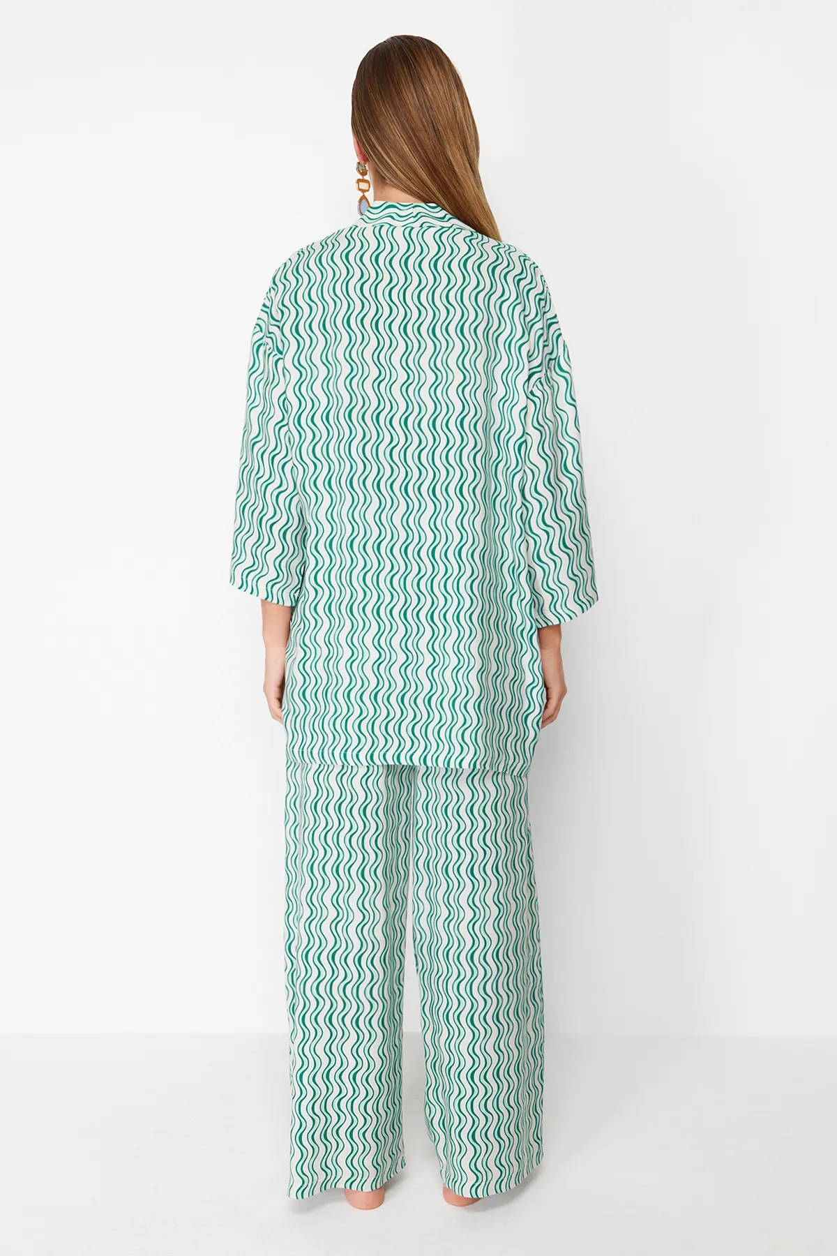 Trendyol Collection  Gewebtes Kimono-Hosenset mit abstraktem Muster TBESS24AU00067
