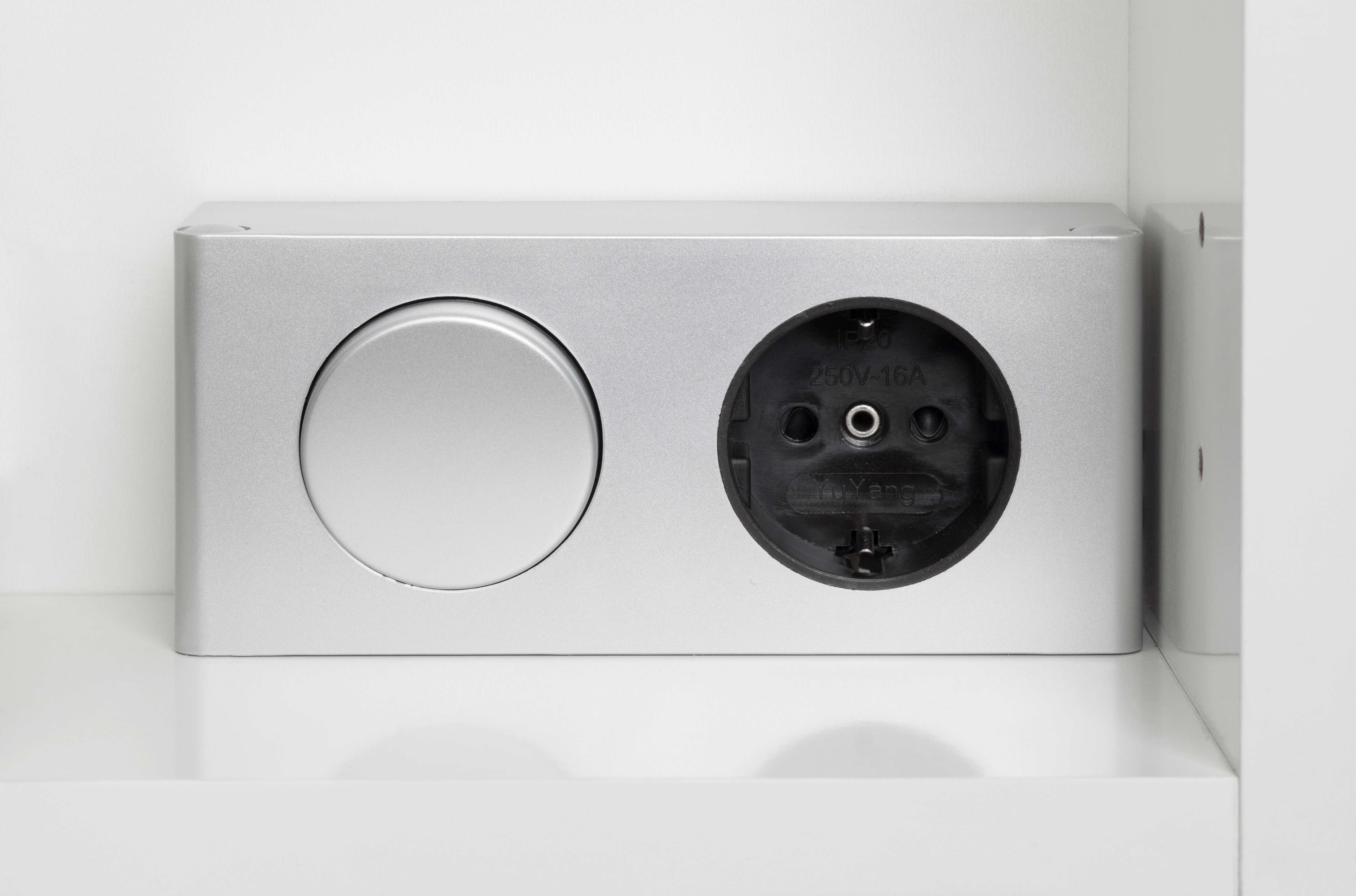 Schildmeyer Spiegelschrank Profil 16 Breite 120 cm, 3-türig, 2x LED-Beleuchtung, Schalter-/Steckdosenbox