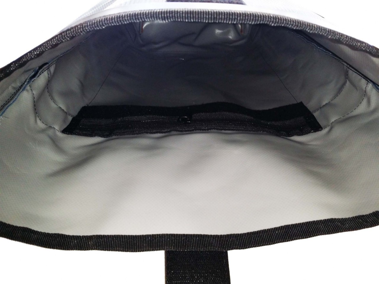 LEONCA Handtaschen weiss Rollrucksack Segel M