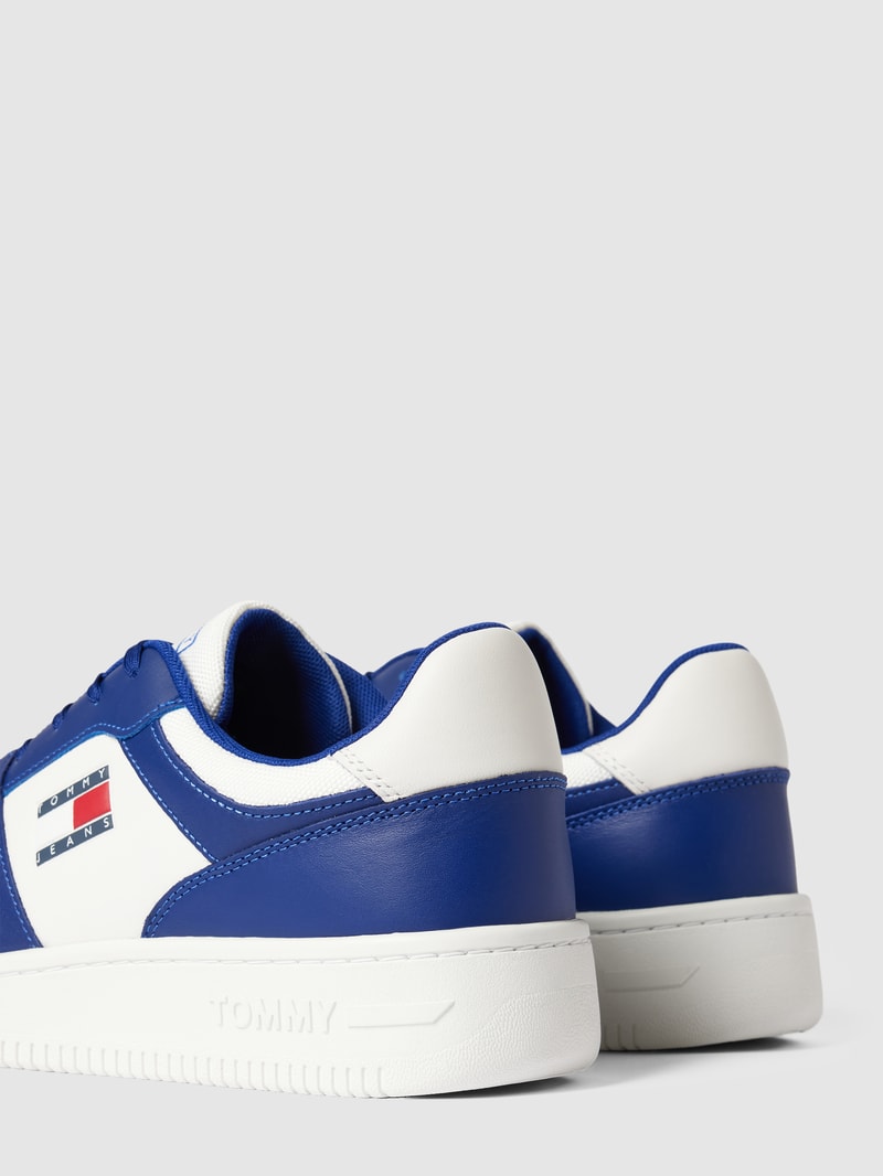 Sneaker mit Label-Details Modell 'BASKET' in blau