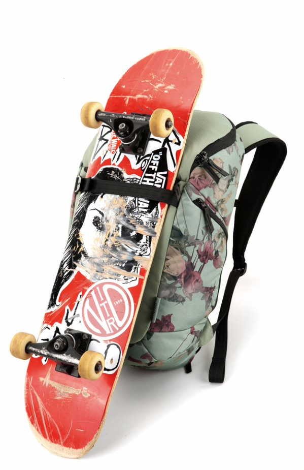 NITRO SNOWBOARDS Handtaschen grün Ein leichter, trendiger Freizeitrucksack