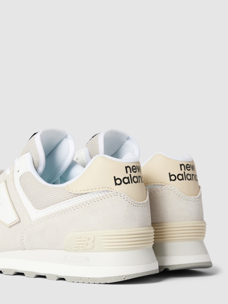 Sneaker mit Label-Details in beige