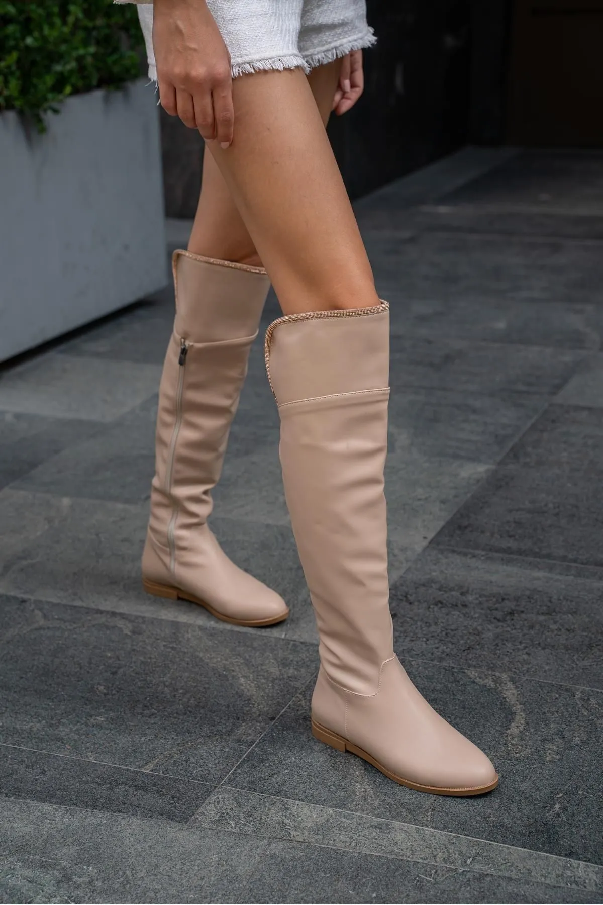 Madamra  Nerzfarbene Damen-Stiefel aus langem Leder mit Steindetails