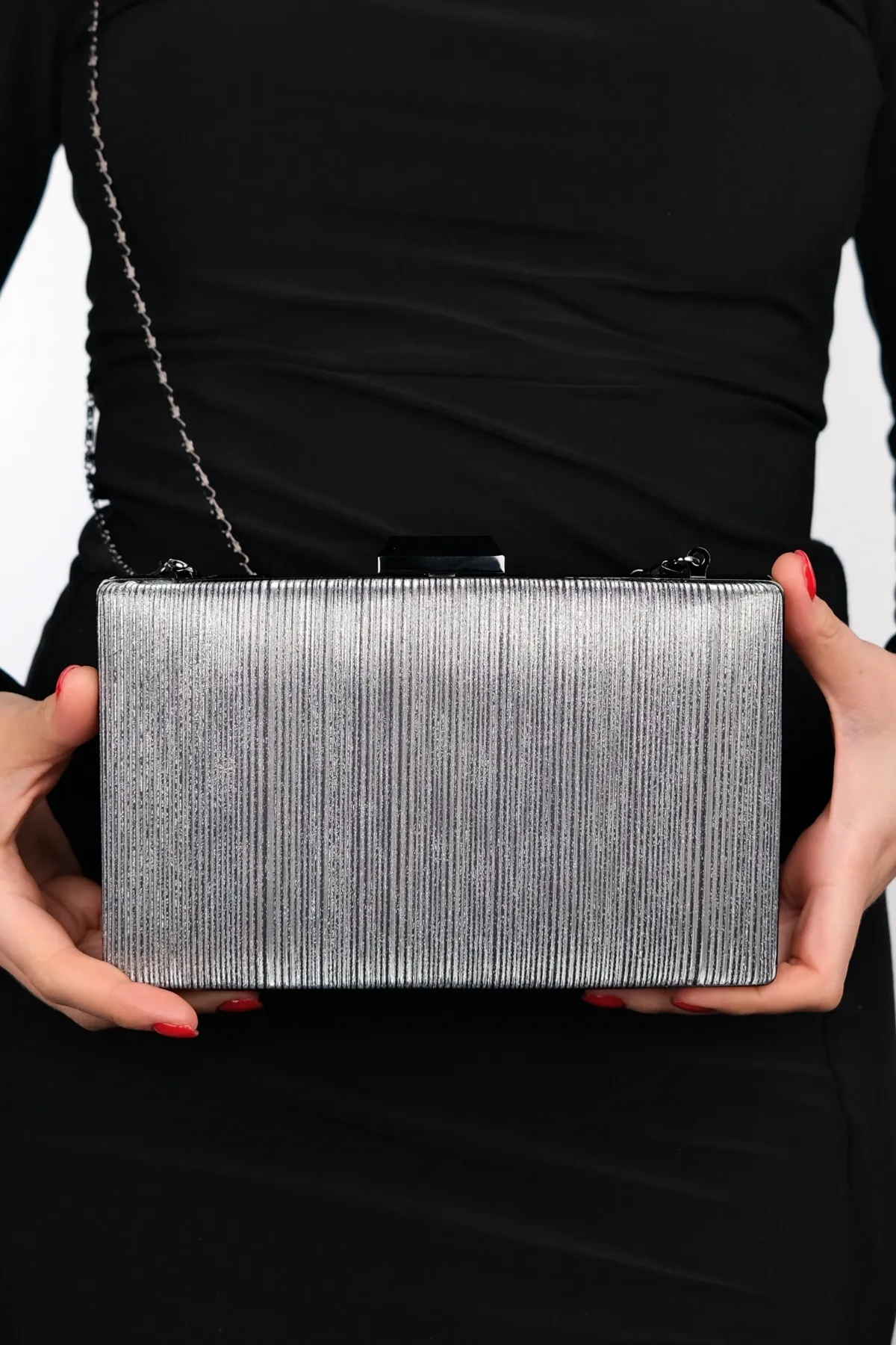 LuviShoes  YADAYA Abendtasche für Damen in Platin mit Streifen