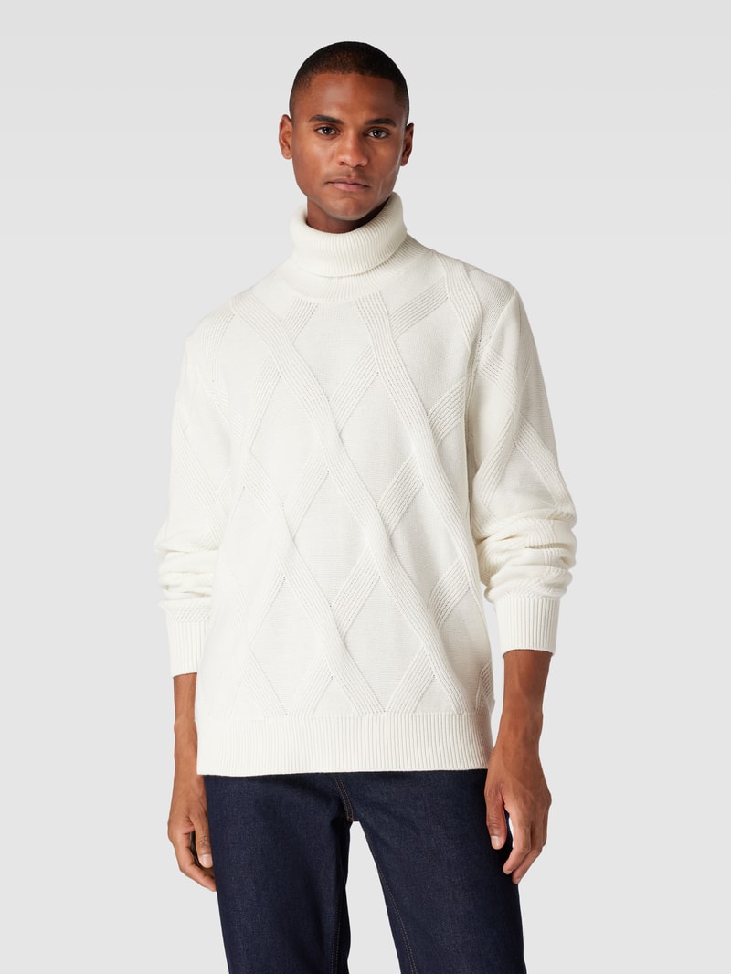 Strickpullover mit Rollkragen in offwhite